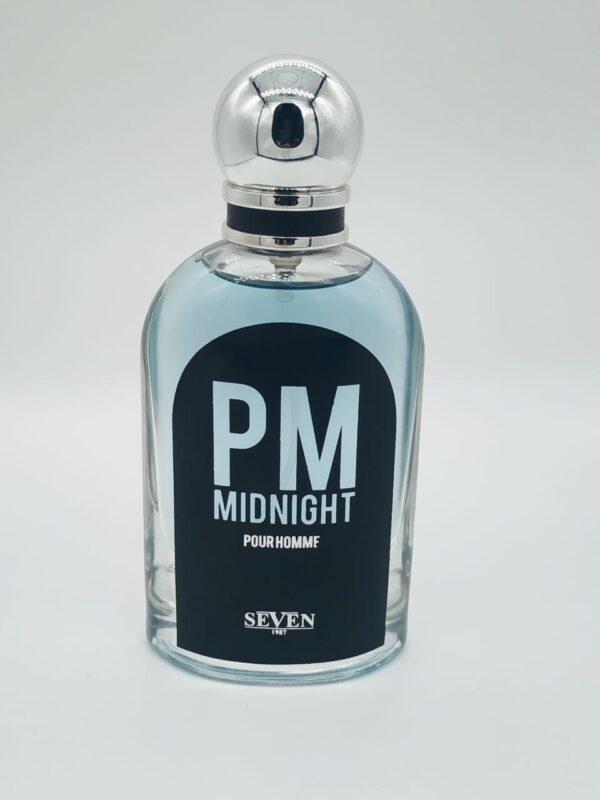 استمتع بتجربة عطرية فريدة تأسر الحواس مع عطر "PM MIDNIGHT POUR HOMME - SEVEN 1987"، العطر الذي يجسد الغموض والجاذبية في كل نفحة. ميزات فريدة: مزيج عطري فريد: "PM MIDNIGHT POUR HOMME - SEVEN 1987" يقدم مزيجًا عطريًا فريدًا يجمع بين نفحات التوابل الدافئة والأخشاب العطرية والعنبر، ليخلق عطرًا يجسد الغموض والجاذبية. تركيز عالٍ: عطر "أو دو بارفان" بتركيز عالٍ يضمن ثباتًا يدوم طويلاً وفوحانًا يملأ الأجواء. تصميم أنيق: زجاجة عطر أنيقة وجذابة، تعكس فخامة العطر وتجعله إضافة مميزة إلى مجموعتك. هدية مثالية: عطر "PM MIDNIGHT POUR HOMME - SEVEN 1987" هو الهدية المثالية للرجل العصري الذي يقدر الأناقة والتميز. لا تتردد في اقتناء هذا العطر الفريد لتتألق بإطلالة عطرية ساحرة تدوم طويلاً.