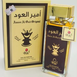 انغمس في سحر الشرق مع عطر "أمير العود" من "AL AQEEQ"، الذي يجسد فخامة العود الأصيل بلمسة عصرية.