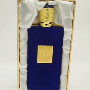 انغمسي في عالم ساحر من الرومانسية والجمال مع عطر "Love'n Violet" من "SELLION PARFUMS"، العطر الذي يجسد أروع معاني الحب والأنوثة في كل نفحة.