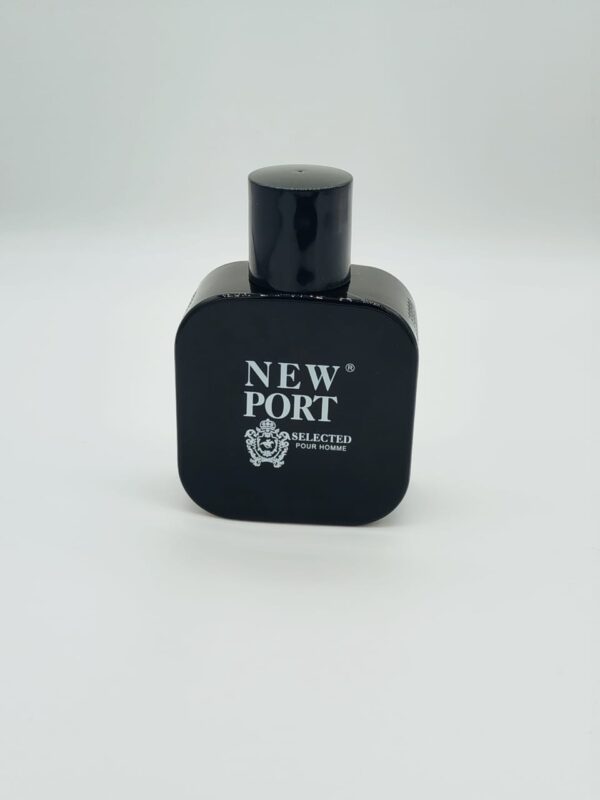 انطلق في رحلةٍ عطريةٍ لا تُنسى مع عطر NEW PORT Selected Pour Homme، العطر الذي يجسد جوهر الأناقة والرّجولة العصرية. مزيجٌ فريدٌ من النفحات العطرية، يخلق هالةً من الجاذبية والثقة لا تقاوم.