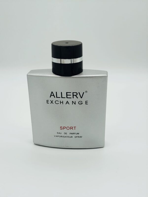 انطلق في يومك بنشاط وحيوية مع عطر ALLERV® EXCHANGE SPORT، العطر الذي يمنحك إحساسًا بالانتعاش والطاقة والانطلاق. مزيجٌ فريدٌ من النفحات العطرية، يأخذك في رحلةٍ إلى عالمٍ من الحيوية والنشاط.