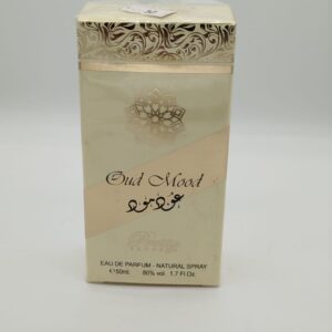 استمتعي بتجربة عطرية ساحرة تأسر الحواس مع عطر "Oud Mood" من لطافة. هذا العطر الأنثوي الفريد يجمع بين سحر الأنوثة وجاذبية العطور الشرقية، ليعكس شخصيتكِ الجريئة والمميزة.