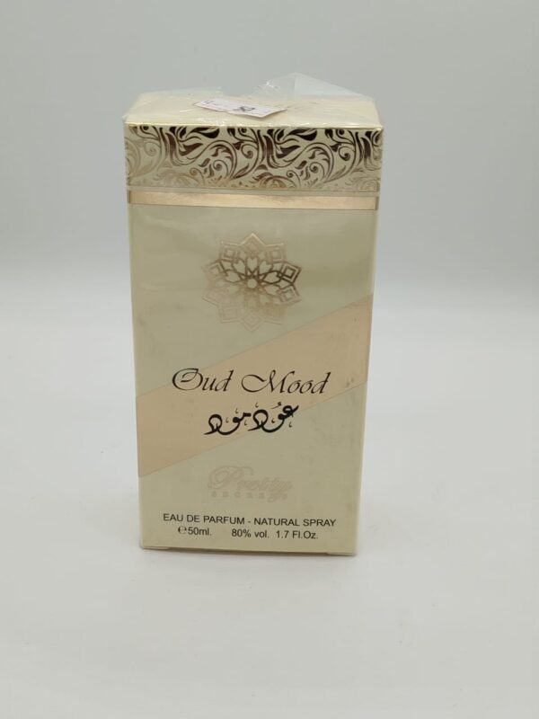 استمتعي بتجربة عطرية ساحرة تأسر الحواس مع عطر "Oud Mood" من لطافة. هذا العطر الأنثوي الفريد يجمع بين سحر الأنوثة وجاذبية العطور الشرقية، ليعكس شخصيتكِ الجريئة والمميزة.