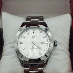 ارتقِ بأسلوبك مع ساعة Tissot Gentleman Powermatic 80 Silicium، حيث يجتمع التصميم الكلاسيكي مع أحدث تقنيات صناعة الساعات السويسرية. إنها الرفيق المثالي للرجل العصري الذي يبحث عن التميز في كل تفصيلة.